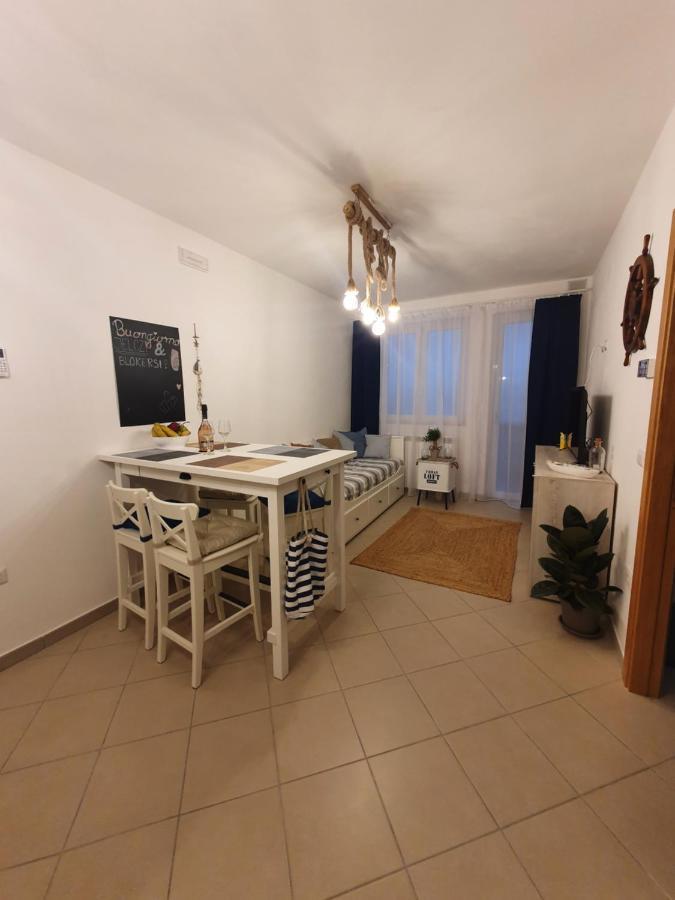 Bella Alba Apartment On The Beach อัลบา อาดริอาติกา ภายนอก รูปภาพ